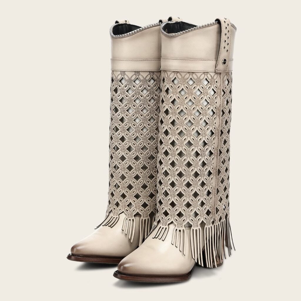 Bota Vaquera Dama Marfil Calada con Flecos
